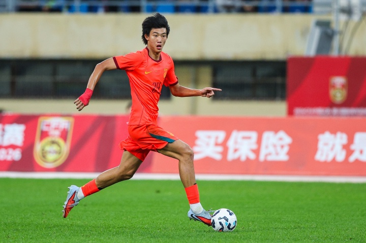 U17国足对阿森纳 科瓦奇主哨 1米94赵松源冲击枪手防线 U17国足对阿森纳 科瓦奇主哨 1米94赵松源冲击枪手防线
