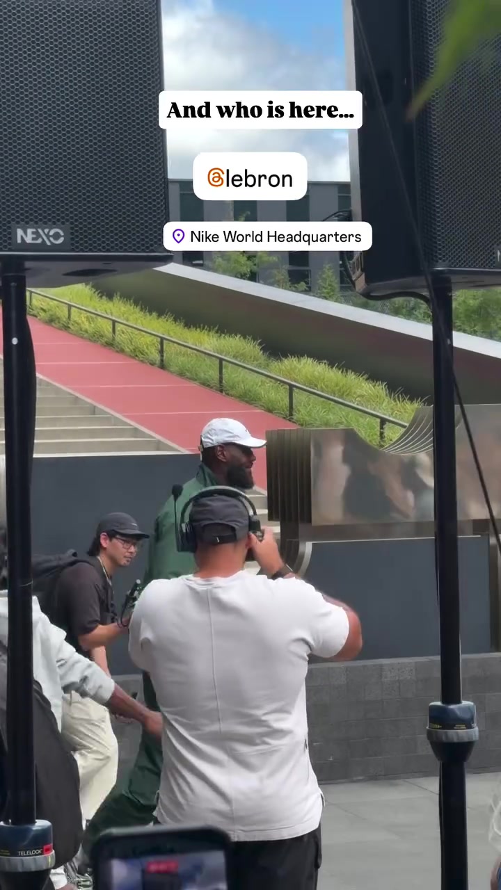 詹姆斯造访耐克总部 称加盟76人是希望‘不安逸’ 詹姆斯造访耐克总部 称加盟76人是希望‘不安逸’