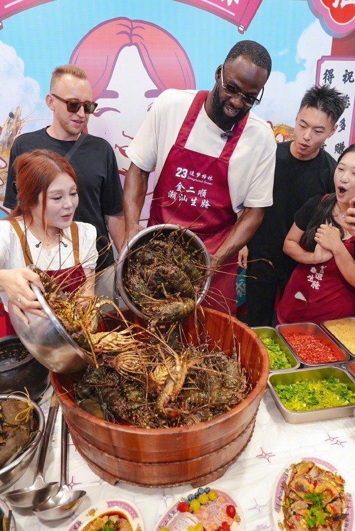 德雷蒙德·格林现身汕头,勇士官博晒出活动图 德雷蒙德·格林现身汕头,勇士官博晒出活动图