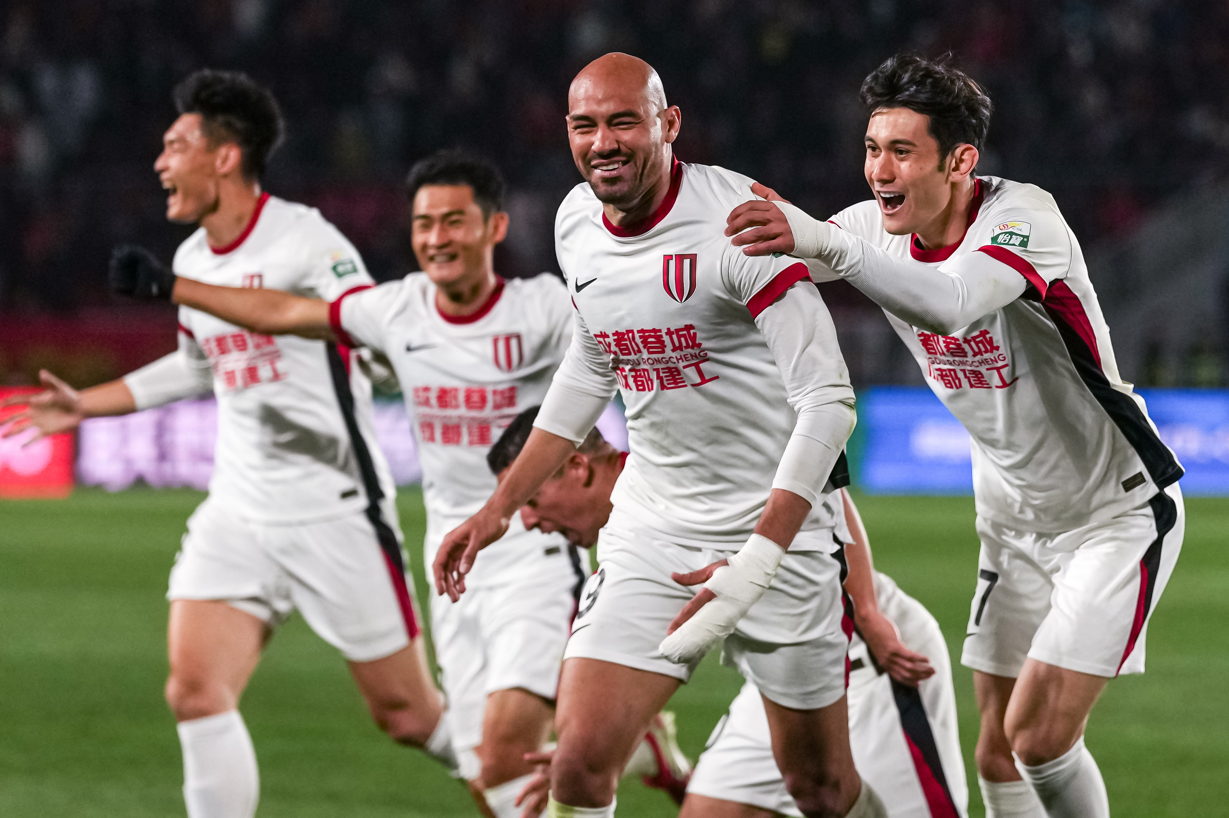 冲西部第一个顶级联赛冠军！蓉城今晚赢球即夺冠🏆历经32年等待
